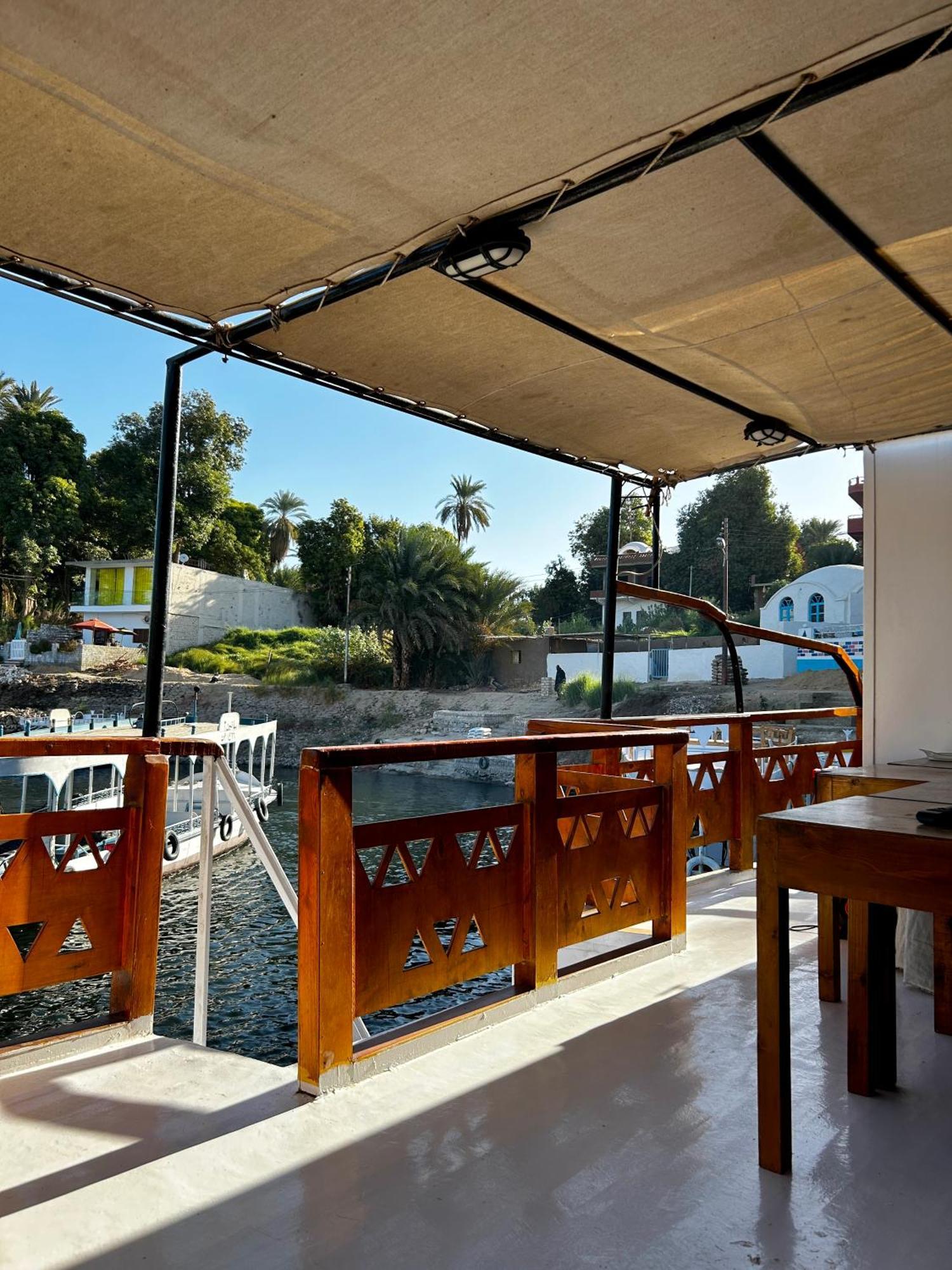 Houseboat Hotel And Nile Cruises Zainoba Асуан Экстерьер фото