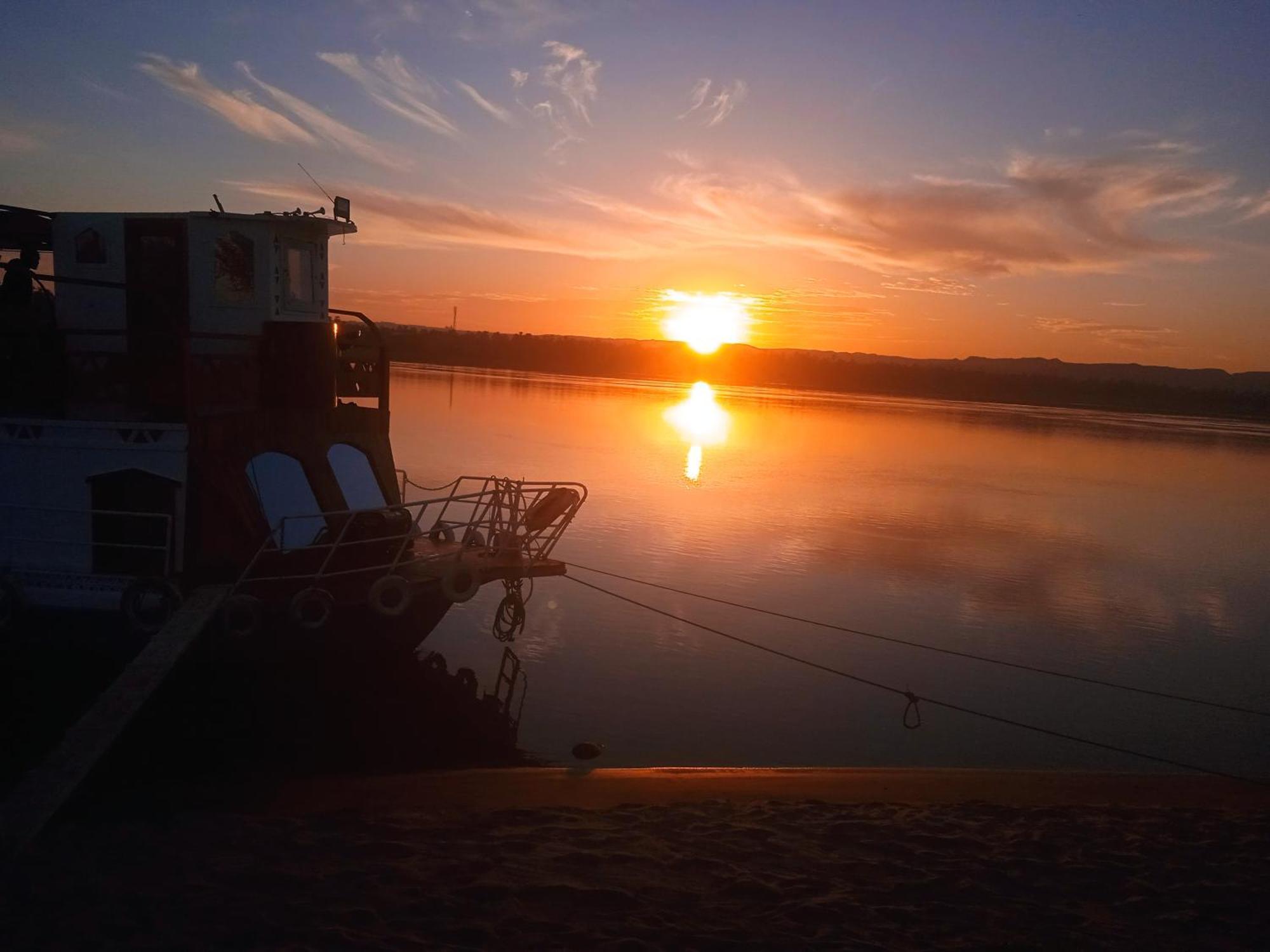 Houseboat Hotel And Nile Cruises Zainoba Асуан Экстерьер фото